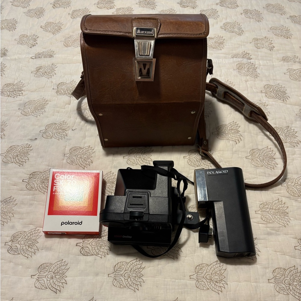 Vintage Polaroid Sonar OneStep Camera with Brown Case - untested